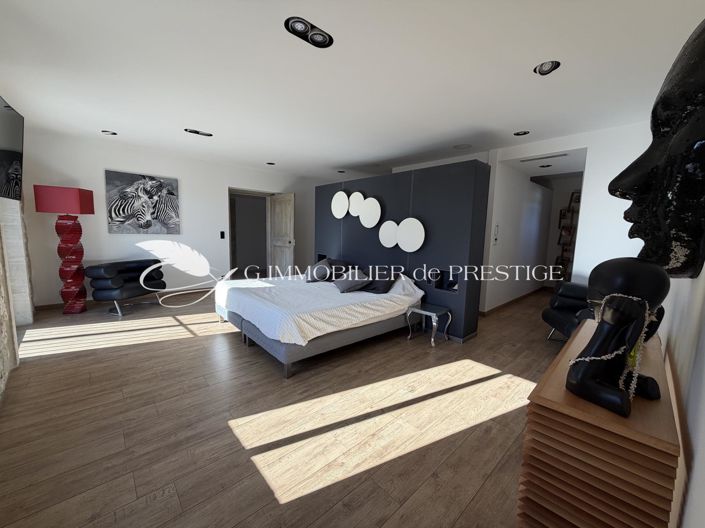 Image No.30-5 Bed House for sale