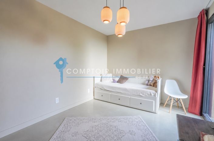 Image No.20-4 Bed House for sale