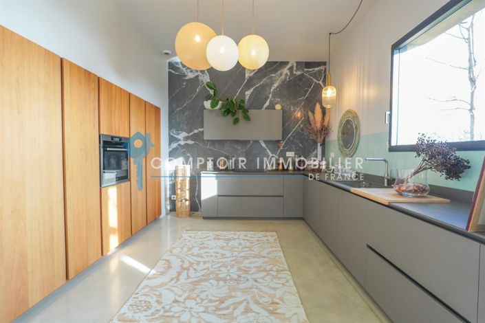 Image No.8-4 Bed House for sale