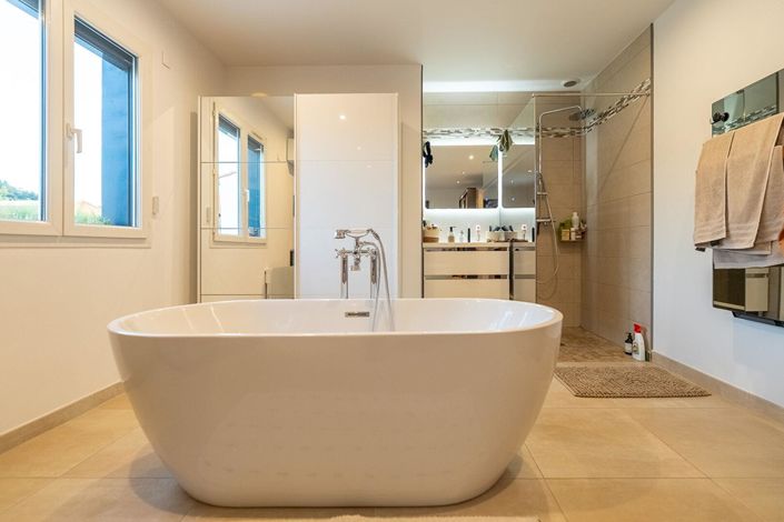 Image No.12-5 Bed House for sale