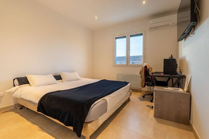 Image No.13-5 Bed House for sale