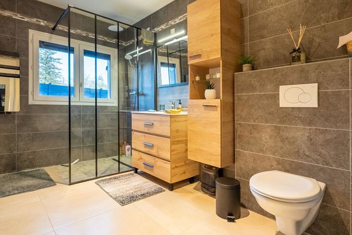 Image No.17-5 Bed House for sale