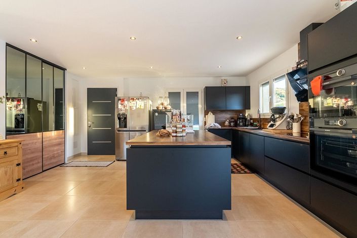 Image No.5-5 Bed House for sale