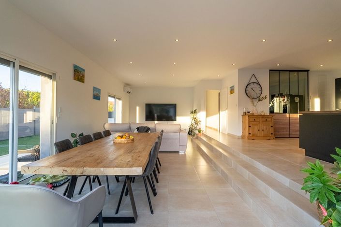 Image No.6-5 Bed House for sale