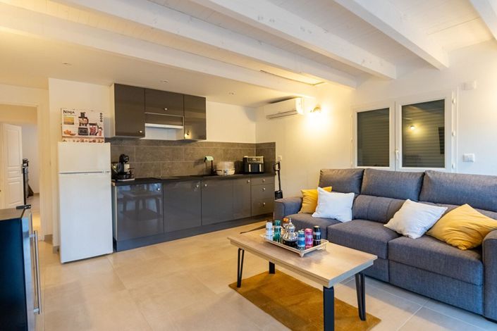 Image No.8-5 Bed House for sale