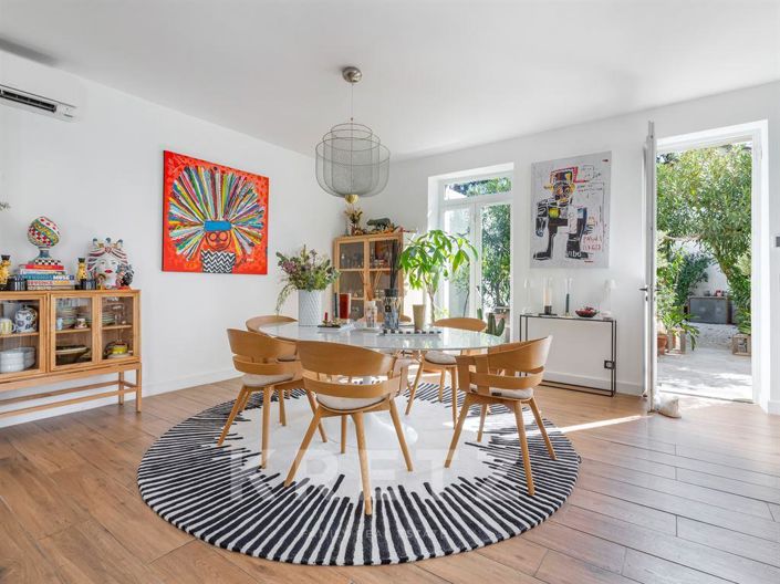 Image No.5-6 Bed House for sale