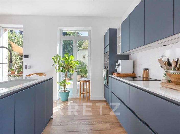 Image No.8-6 Bed House for sale