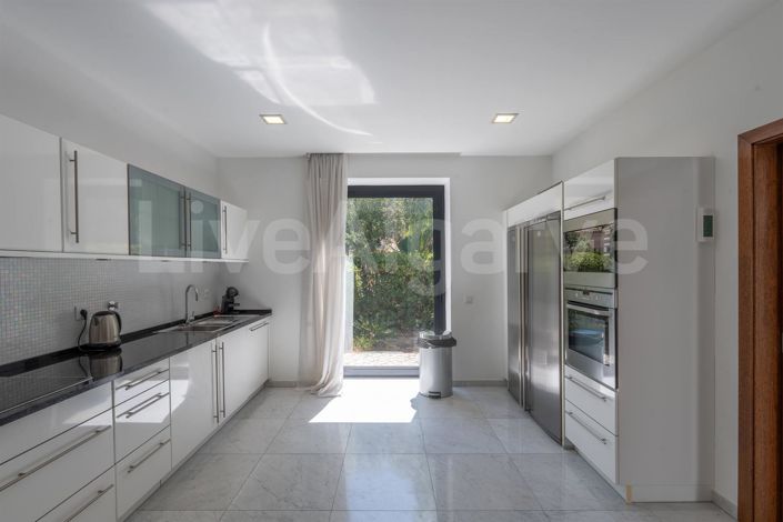 Image No.20-4 Bed House for sale