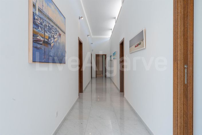 Image No.22-4 Bed House for sale