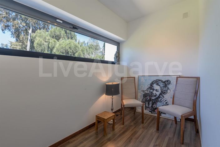 Image No.25-4 Bed House for sale