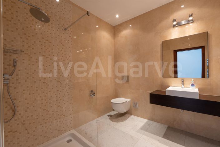 Image No.46-4 Bed House for sale