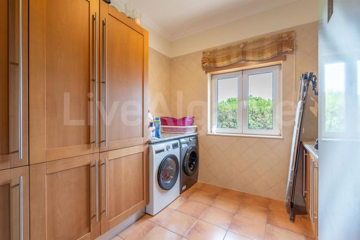 Image No.17-3 Bed House for sale