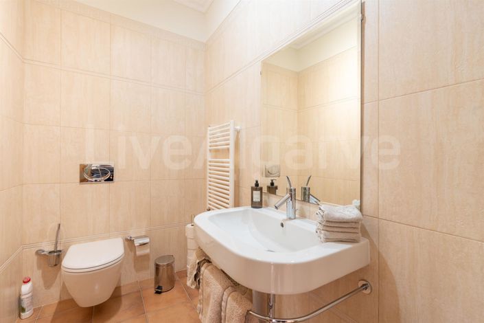 Image No.20-3 Bed House for sale