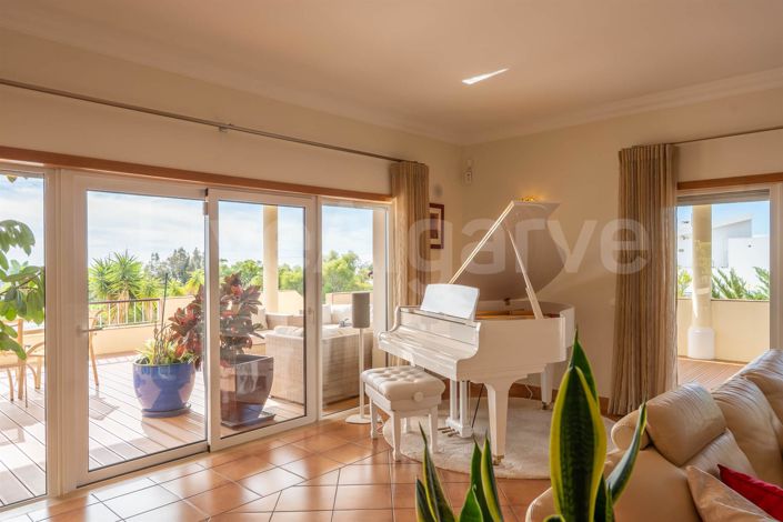 Image No.8-3 Bed House for sale