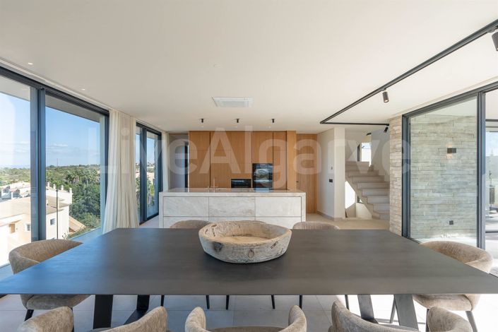 Image No.19-5 Bed House for sale