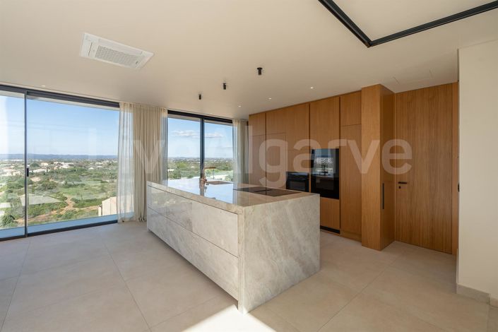 Image No.21-5 Bed House for sale