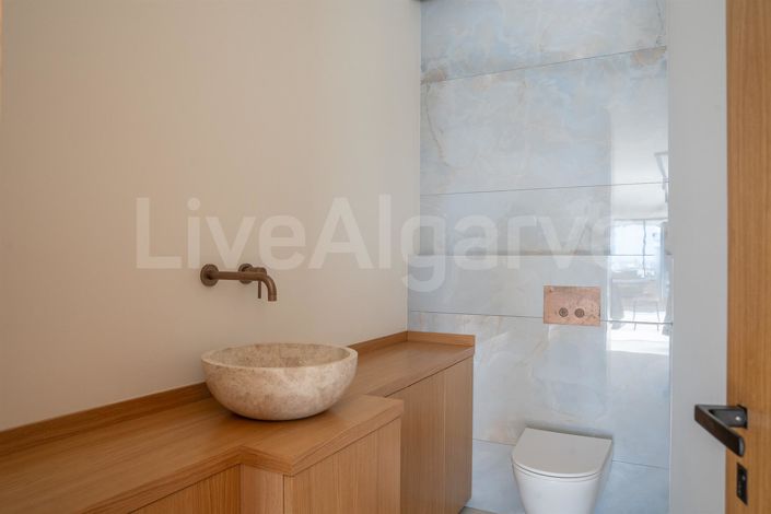 Image No.23-5 Bed House for sale