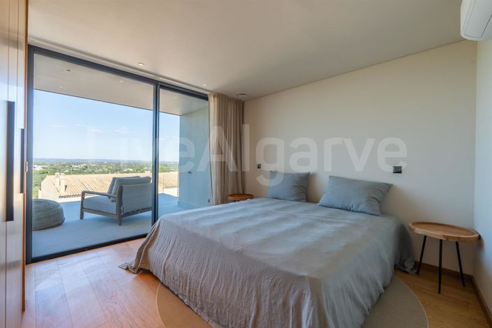 Image No.46-5 Bed House for sale