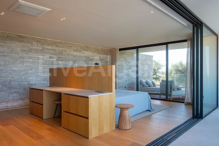 Image No.53-5 Bed House for sale