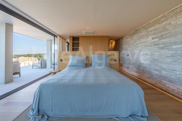 Image No.56-5 Bed House for sale