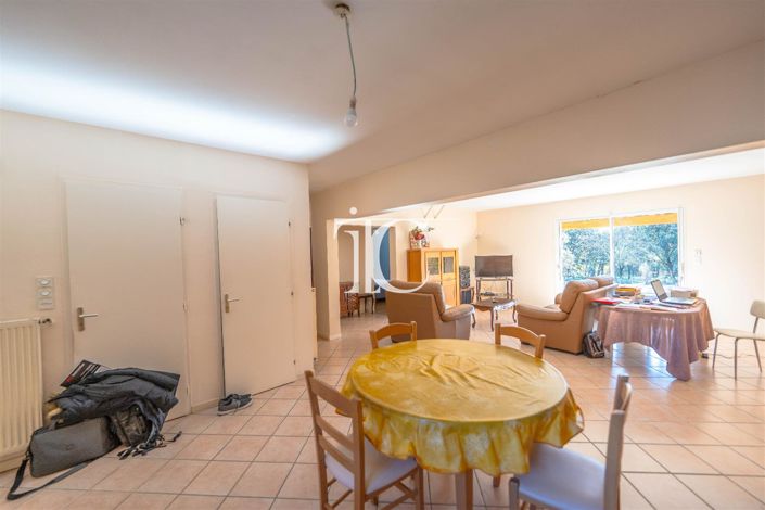 Image No.10-5 Bed House for sale