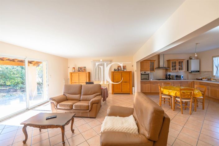 Image No.8-5 Bed House for sale