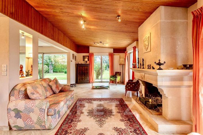 Image No.8-5 Bed House for sale