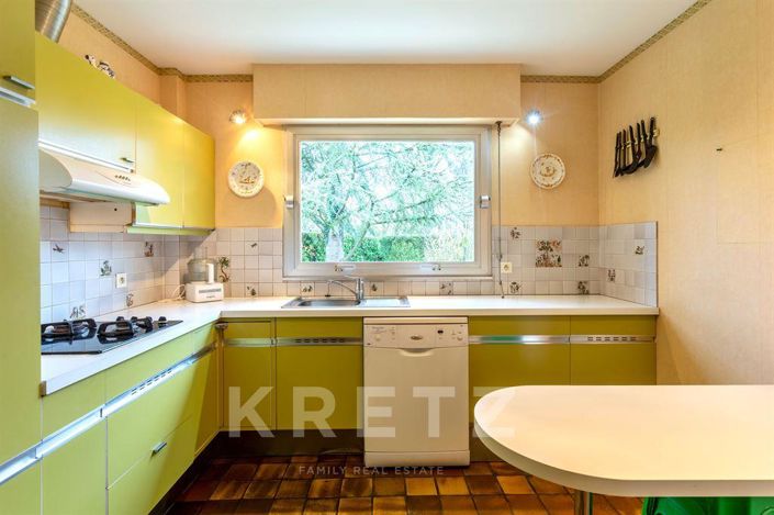 Image No.9-5 Bed House for sale