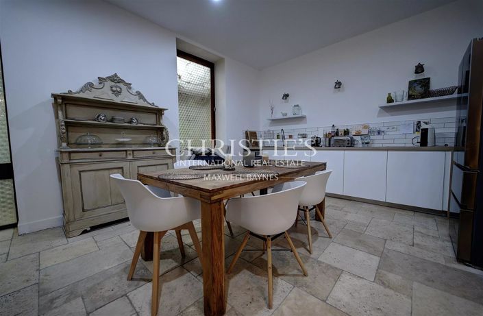 Image No.25-10 Bed House for sale