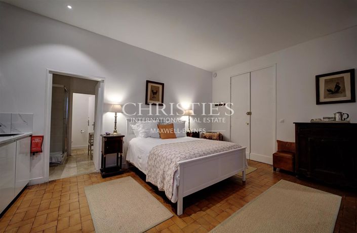 Image No.26-10 Bed House for sale