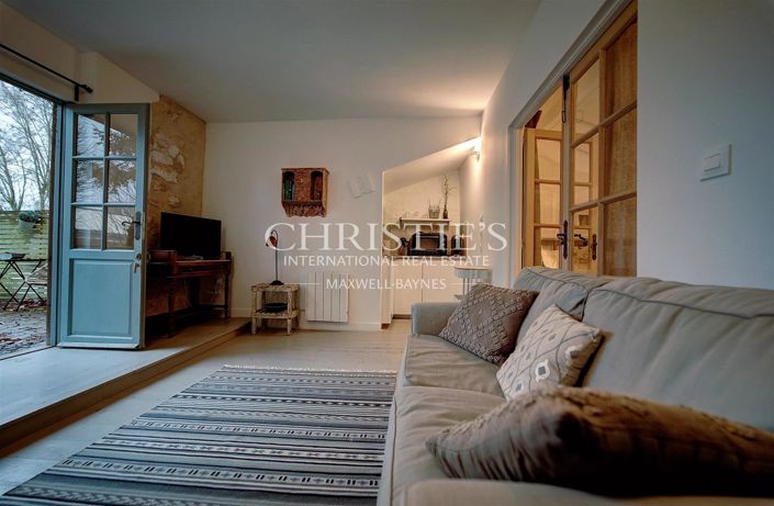 Image No.31-10 Bed House for sale