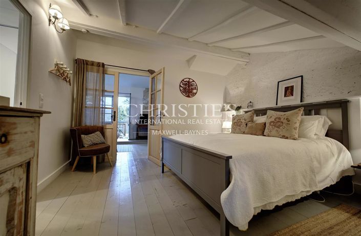 Image No.32-10 Bed House for sale