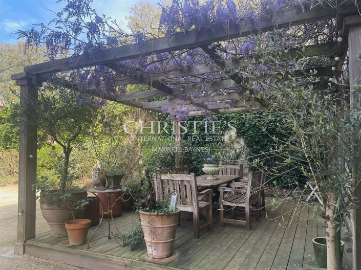 Image No.37-10 Bed House for sale