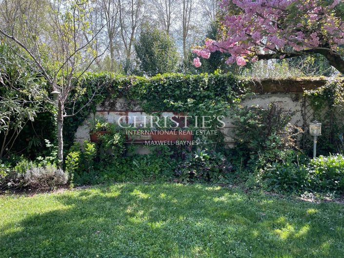 Image No.38-10 Bed House for sale