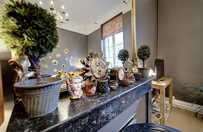 Image No.7-10 Bed House for sale