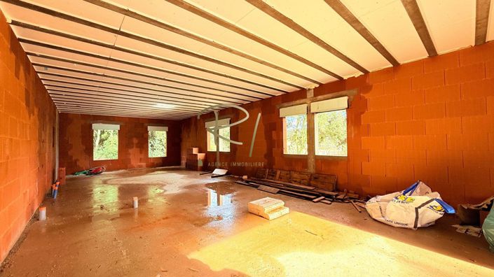 Image No.11-5 Bed House for sale