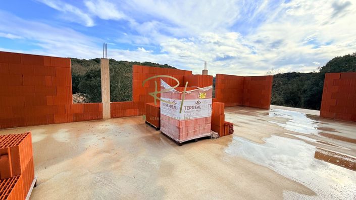 Image No.6-5 Bed House for sale