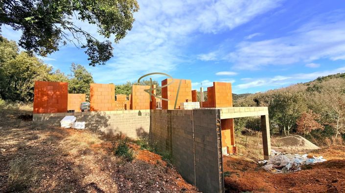 Image No.7-5 Bed House for sale