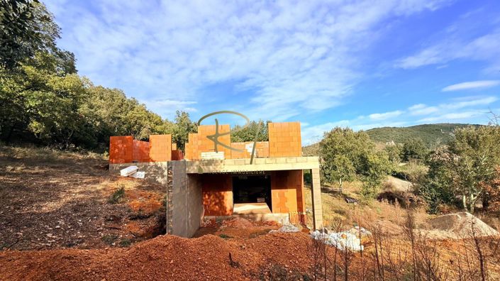 Image No.8-5 Bed House for sale