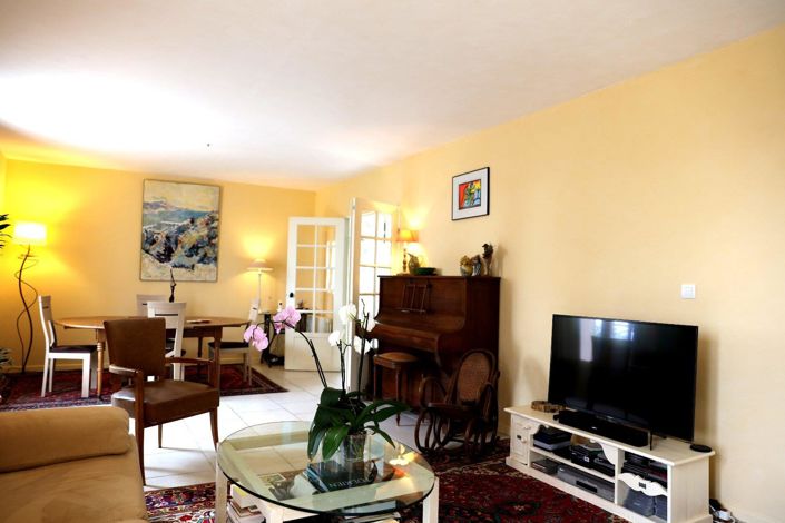 Image No.8-5 Bed House for sale