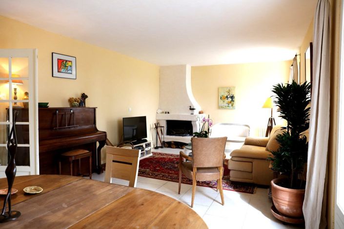 Image No.9-5 Bed House for sale