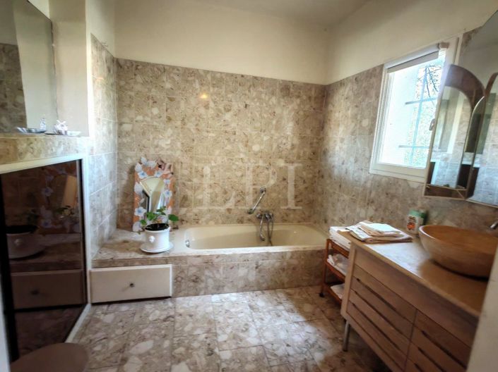 Image No.14-4 Bed House for sale