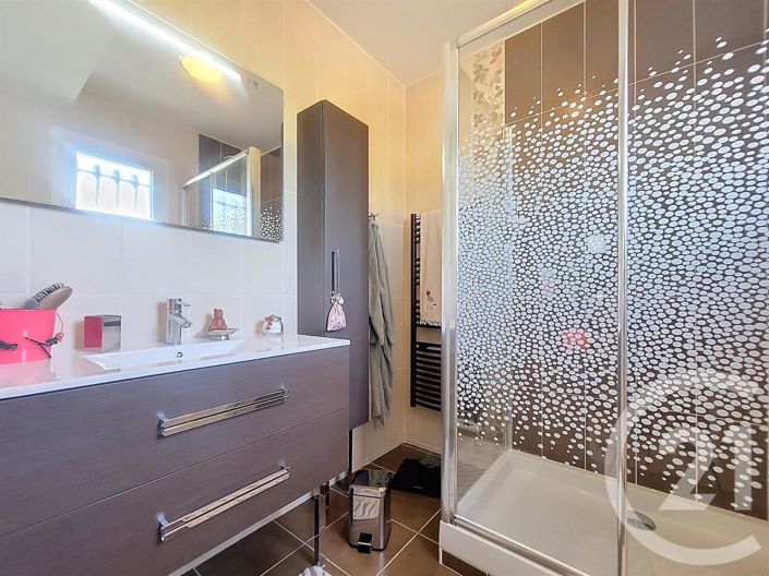 Image No.11-3 Bed House for sale