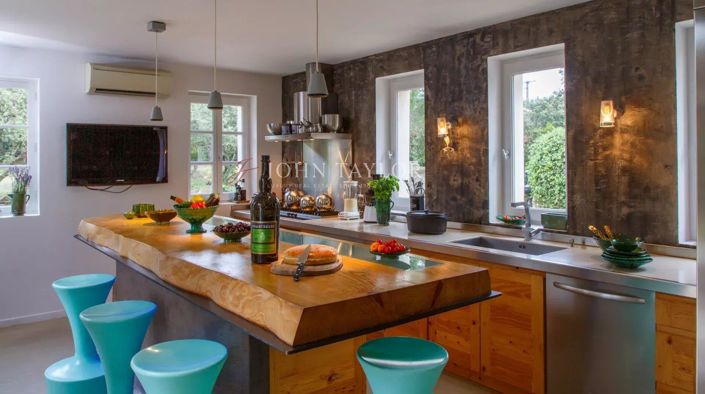 Image No.5-6 Bed House for sale