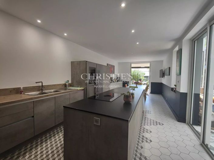 Image No.6-4 Bed House for sale