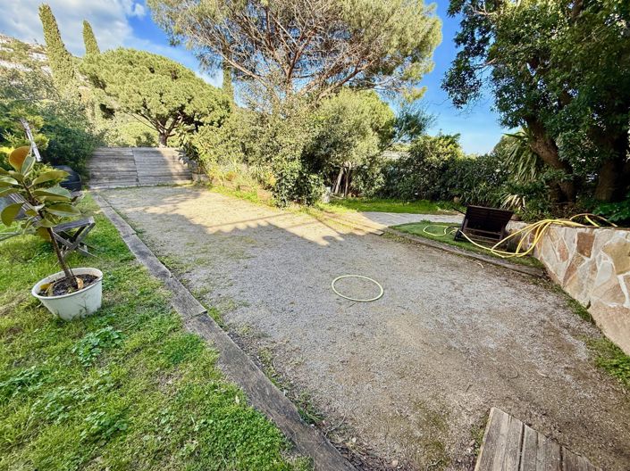 Image No.11-3 Bed House for sale