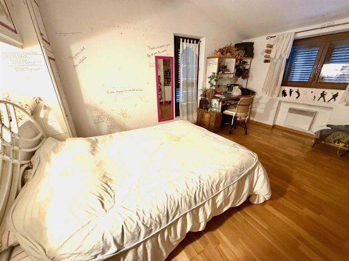 Image No.16-4 Bed House for sale