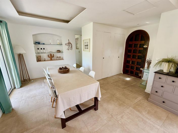 Image No.24-4 Bed House for sale