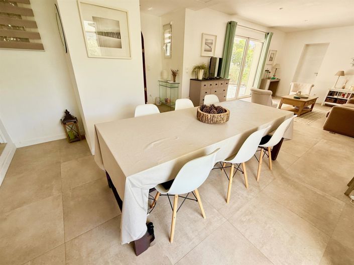 Image No.6-4 Bed House for sale