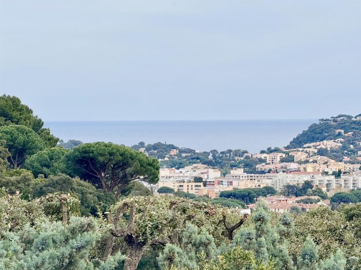 Image No.14-4 Bed House for sale